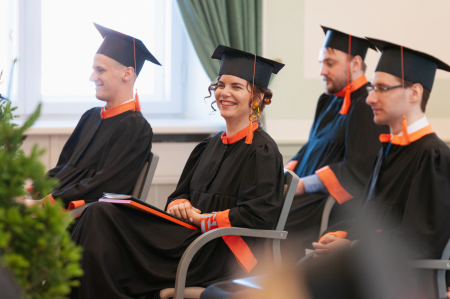 Informācijas tehnoloģiju nozares jaunie speciālisti saņem diplomus