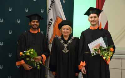 IT graduates from India and Morocco recieve their diploma